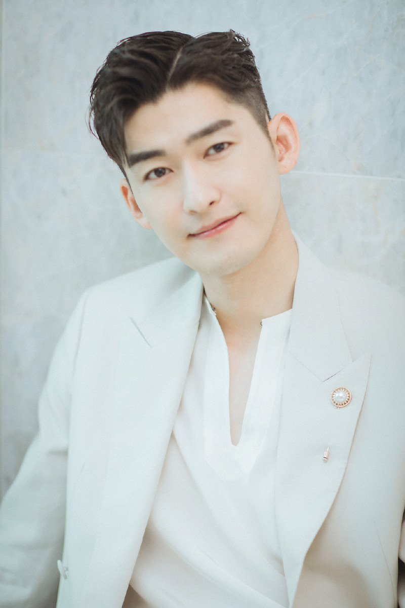 张翰个性写真 搞怪表情帅气逼人图片