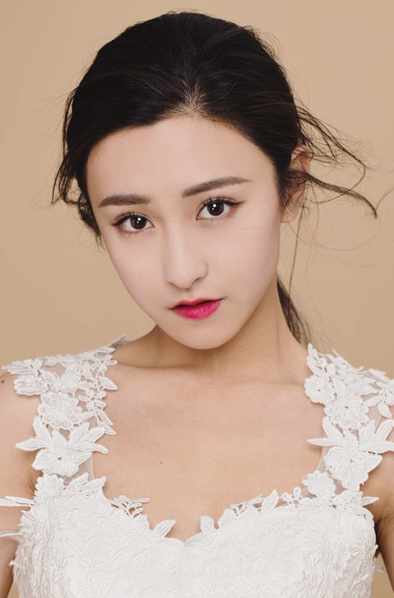 朱圣祎总13套图高清上海美女朱圣祎气质白裙写真图