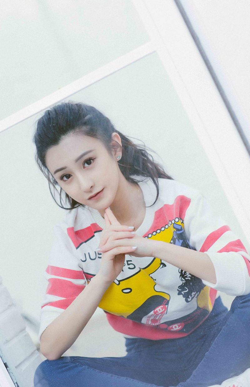 高清上海美女朱圣祎甜美阳光时尚街拍图片