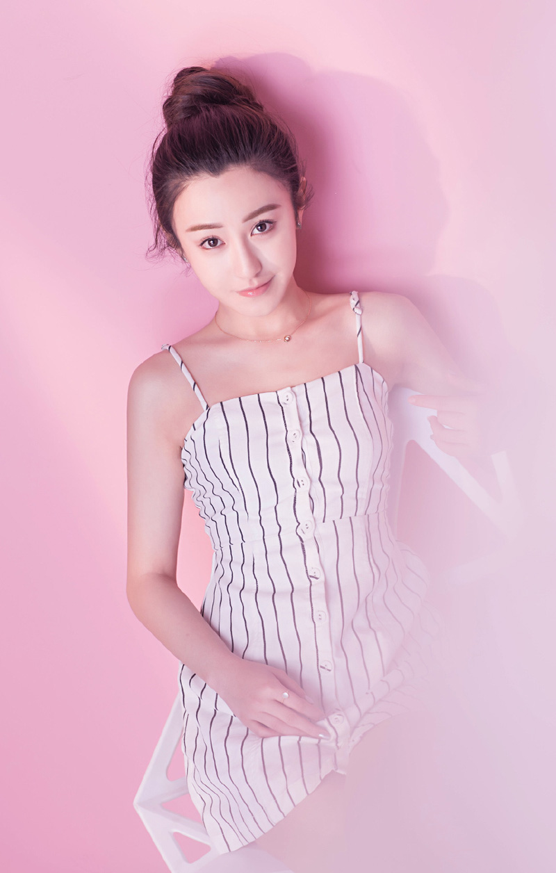 高清上海美女朱圣祎甜美可爱丸子头写真图片