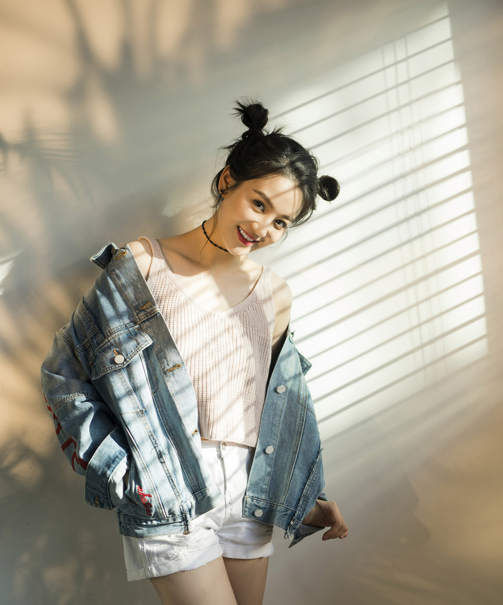 高清中国内地新晋女演员曾一萱元气清新写真图片图片